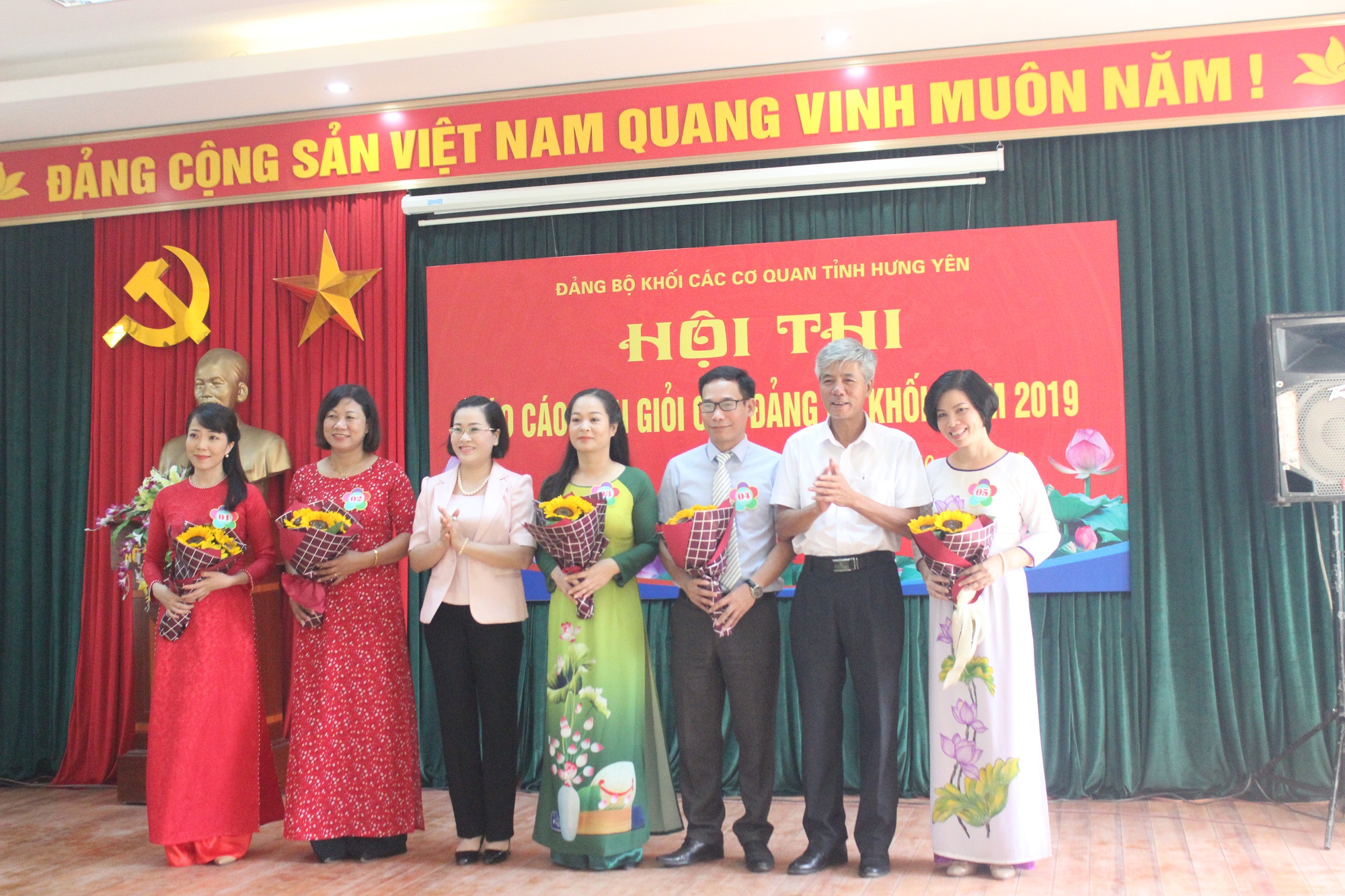   Đảng bộ Kho bạc Nhà nước Hưng Yên đạt giải Nhất Hội thi báo cáo viên giỏi Đảng bộ Khối các cơ quan tỉnh Hưng Yên năm 2019.