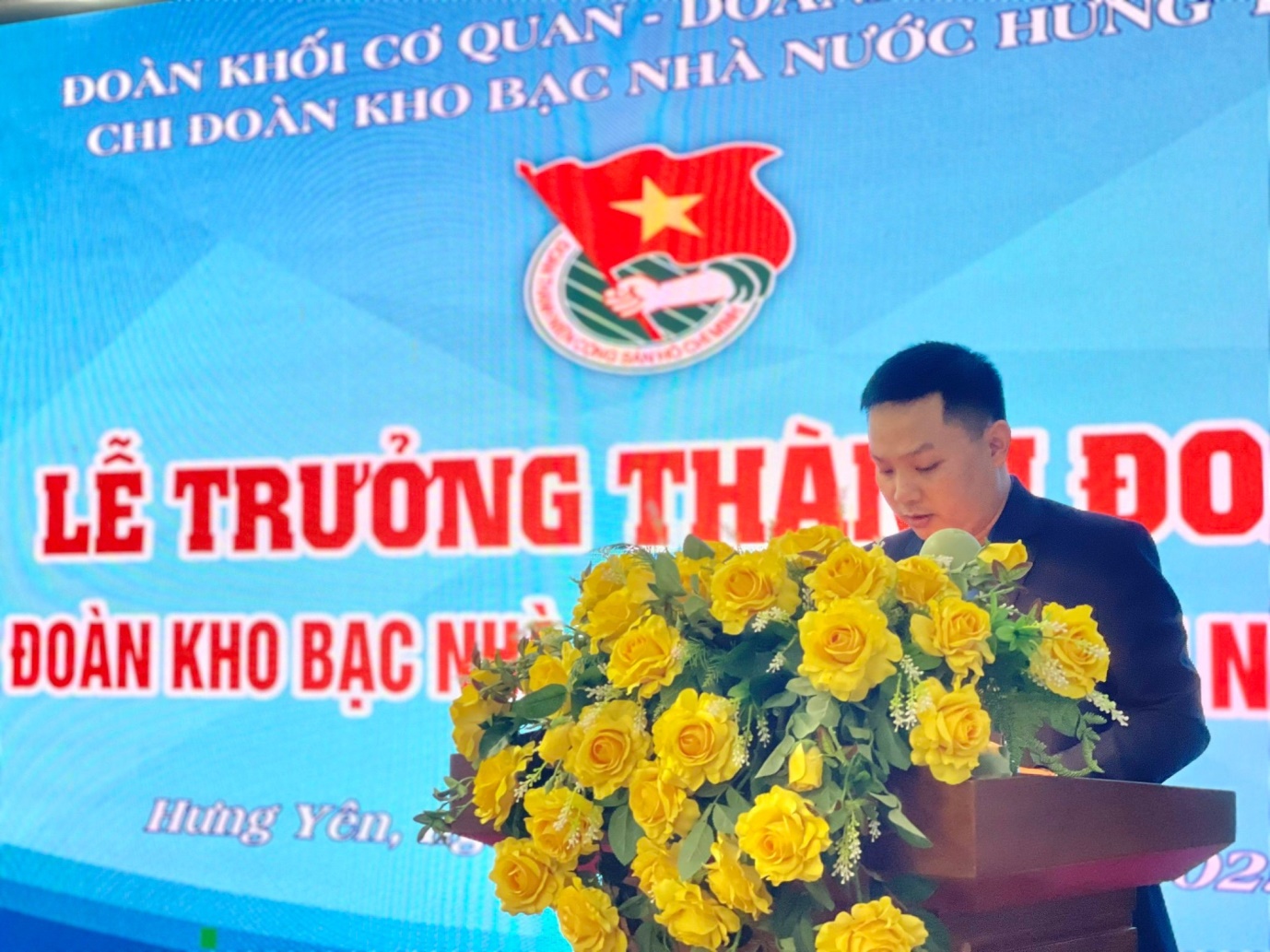 Đồng chí Cao Xuân Quỳnh – Bí thư Chi đoàn Kho bạc Nhà nước Hưng Yên phát biểu tại buổi lễ
