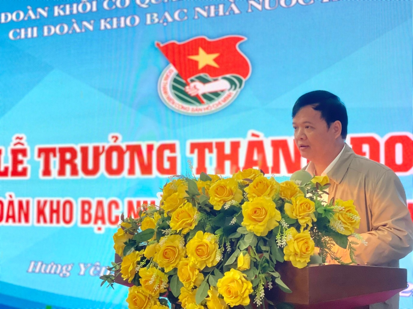 Đồng chí Phạm Ngọc Hoa - Ủy viên Ban Thường vụ Đảng ủy Phó Giám đốc KBNN Hưng Yên phát biểu tại buổi Lễ