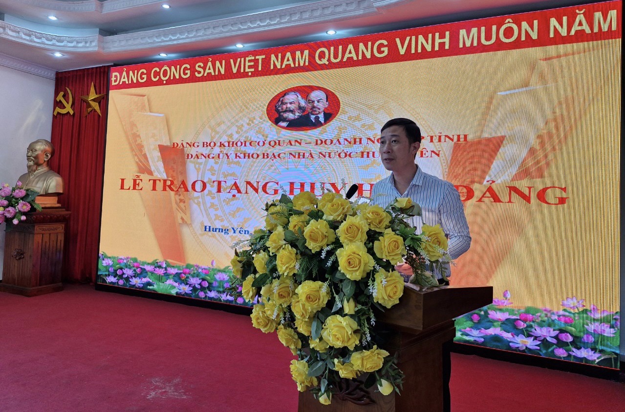 Đồng chí Vũ Viết Tiếng - Ủy viên Ban Thường vụ, Trưởng Ban Tổ chức Đảng ủy Khối Cơ quan - Doanh nghiệp tỉnh Hưng Yên phát biểu.